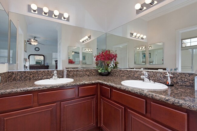 Building Photo - Highly Sought-After 3 Bed / 2.5 Bath Ranch...