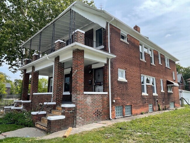 Building Photo - 1427 Calvert Ave