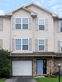 Building Photo - Townhouse