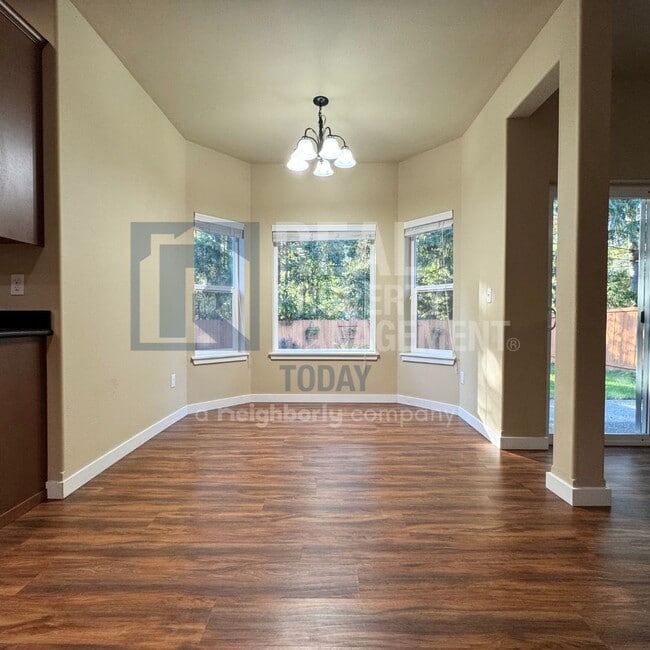 Building Photo - Stunning 5 Bedroom In Graham!