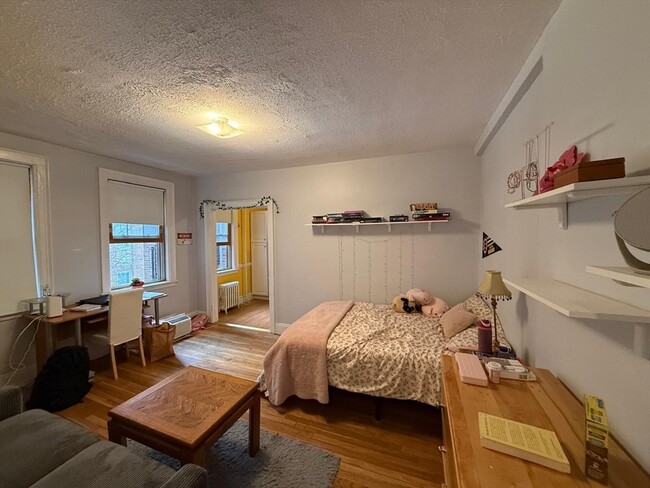 Building Photo - 48 Strathmore Rd