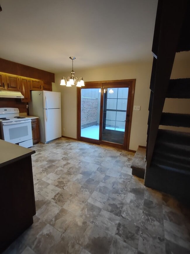 Building Photo - 2111 Chatalet Ln
