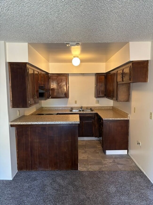 Building Photo - Newly Renovated 2 Bedroom / 1 Bathroom Home in Laurelglen – Garage & Yard Included!