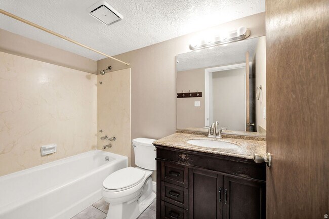 Building Photo - 240 E 400 N