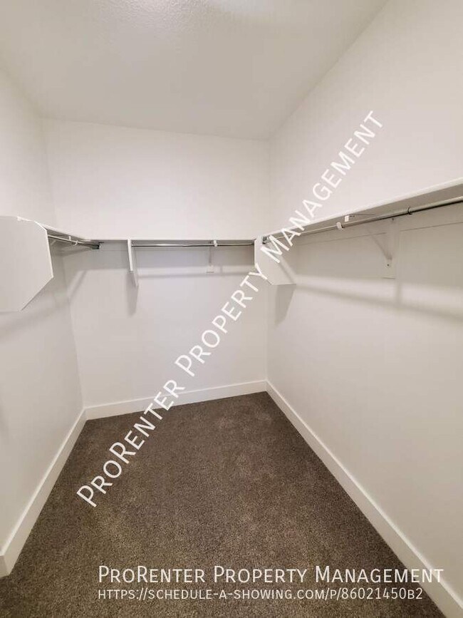 Building Photo - 233 Clair Pl