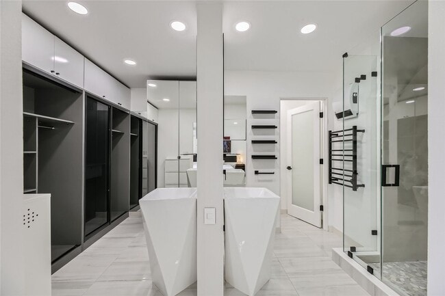 Building Photo - Golf Course Views from LVCC home