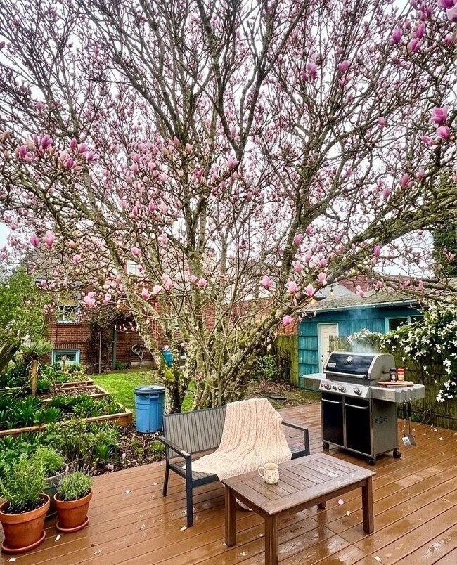 Building Photo - Stunning 3bed/3.5bath Brick Home in Ballard!