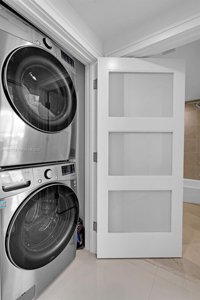 Building Photo - 2831 N Ocean Blvd