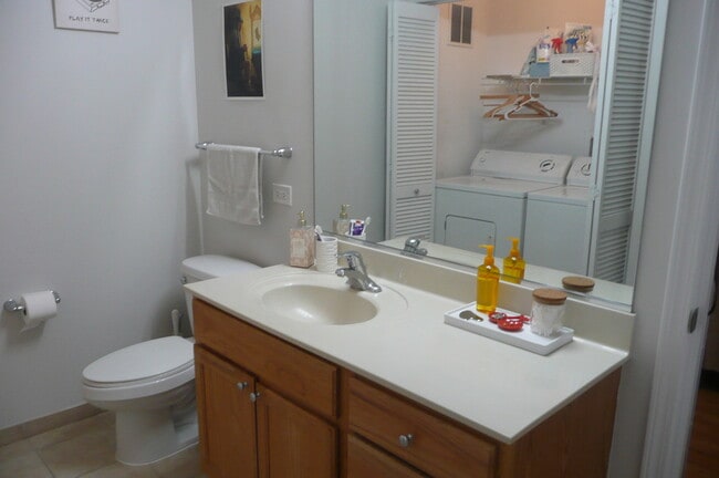 Building Photo - 1255 S State St