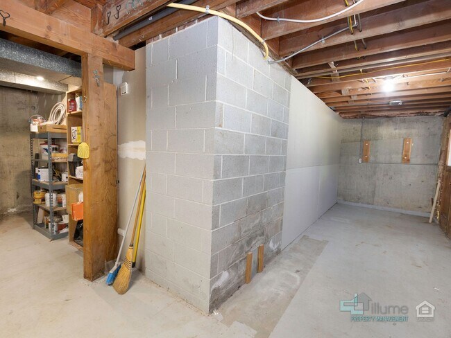 Building Photo - Beautiful 4 Bedroom Home