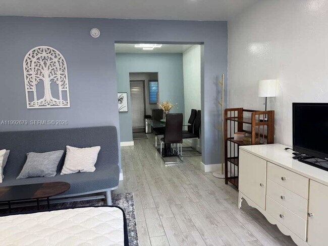 Building Photo - 761 Euclid Ave