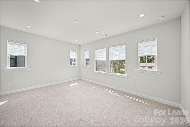 Building Photo - 424 Old Town Vlg Rd