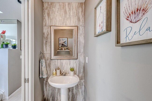 Building Photo - 18174 SE Fairview Cir