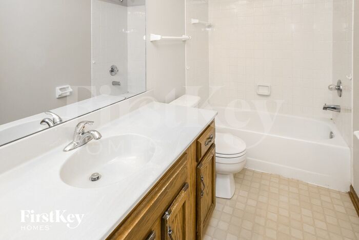 Building Photo - 621 White Pine Dr
