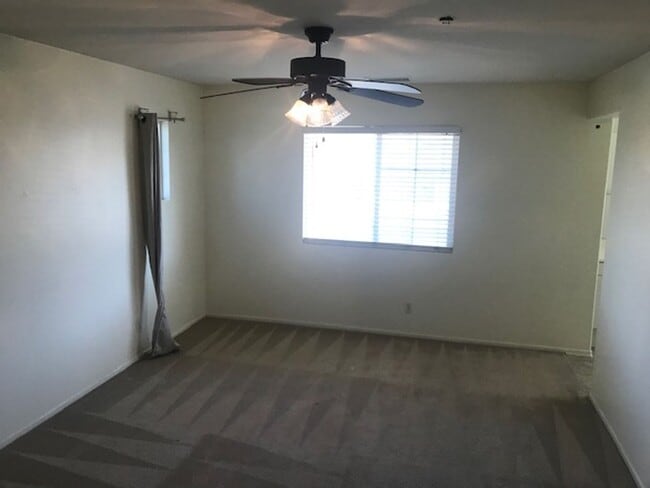 Building Photo - Gated Community!