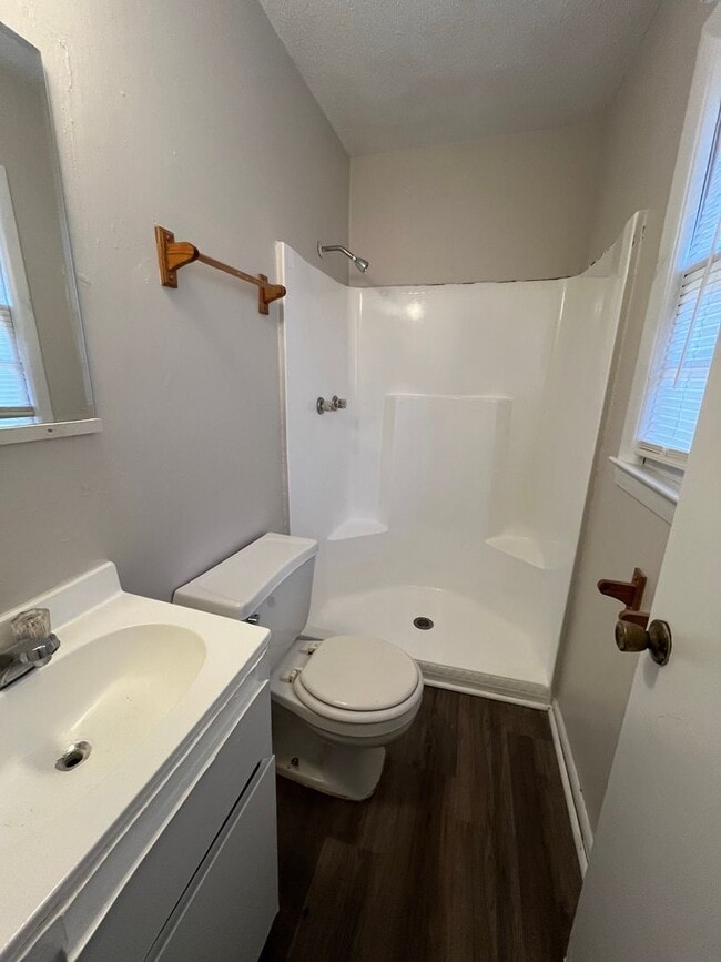 Building Photo - 906 E Brookwood Dr