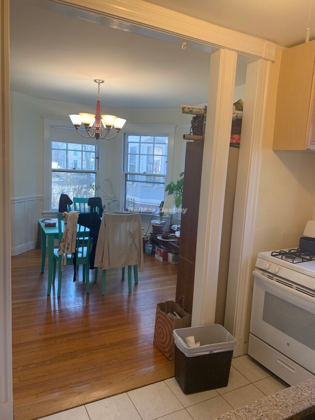 Building Photo - 33 Concord Ave