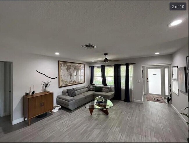 Building Photo - 208 Sandpiper Ave