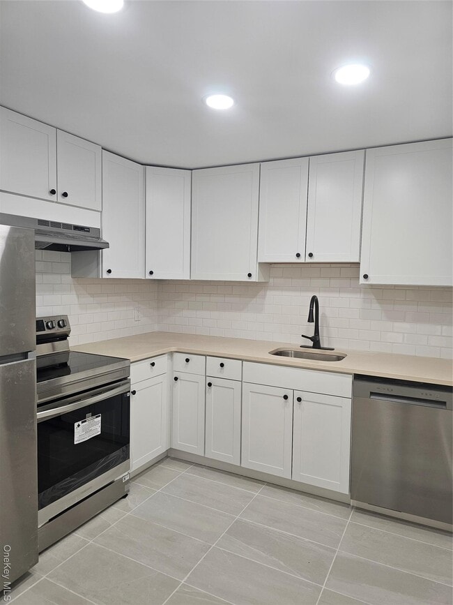 Building Photo - 530 Hudson Ave