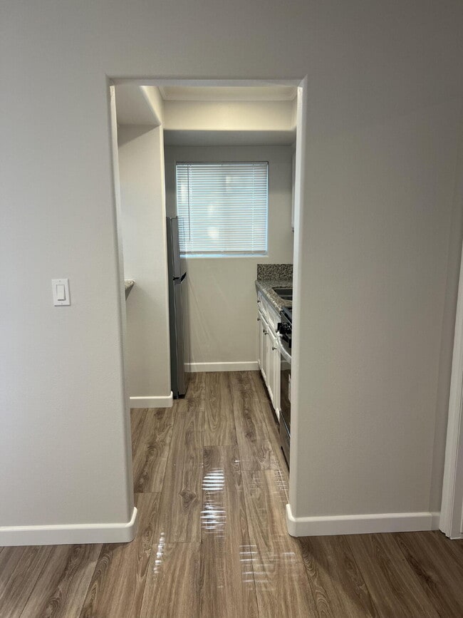 Building Photo - Charming 1-Bedroom Oasis on Highland Drive, Oxnard - Silver Stand