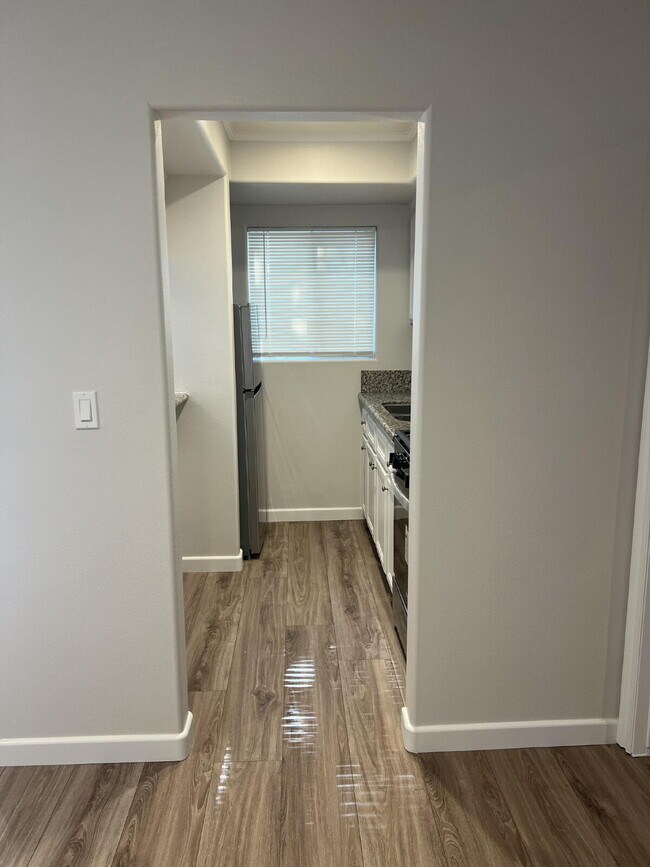 Building Photo - Newly Remodeled, Charming 1-Bedroom Oasis ...
