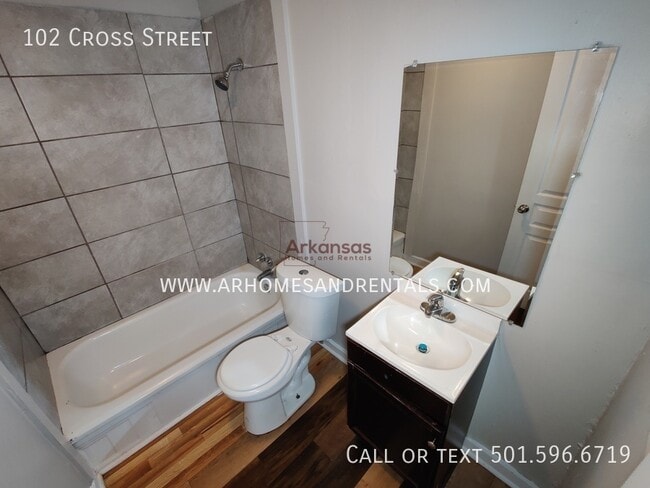 Building Photo - 102 Cross St