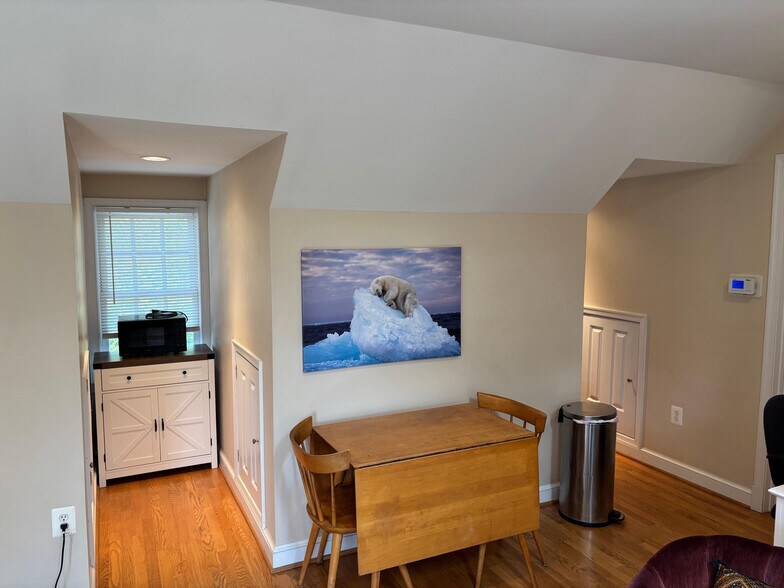 Building Photo - 5804 Searl Ter