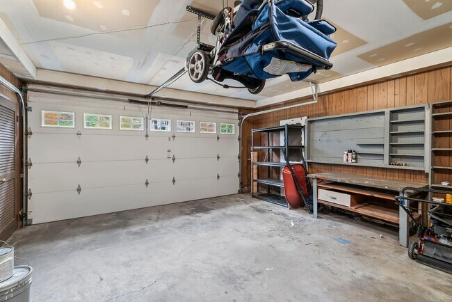 Building Photo - Updated Colonial Home in Westgage Neighbor...