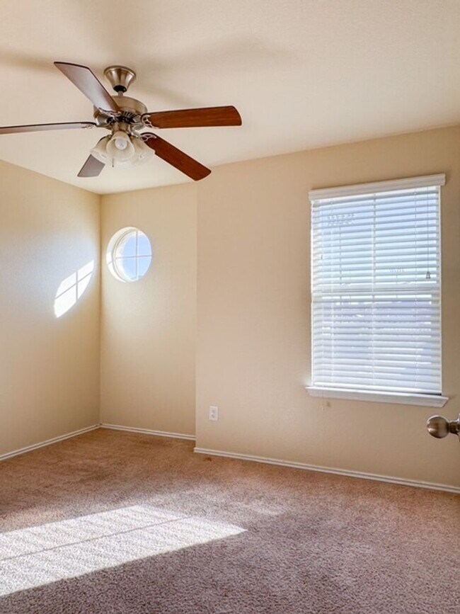 Building Photo - HUGE Single Family Home in Copperas Cove!