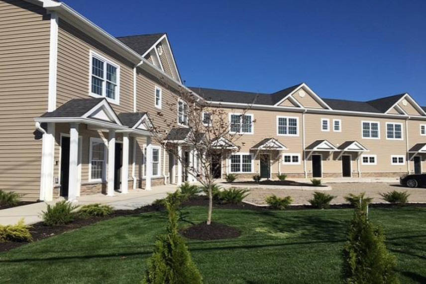 Primary Photo - Fairfield Townhouses At West Babylon