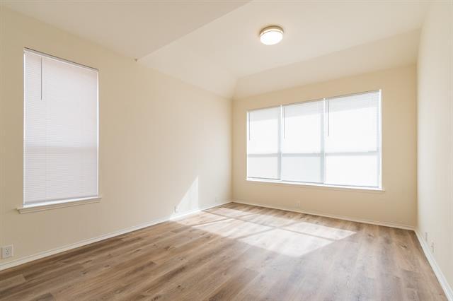 Building Photo - 3614 English Oak Dr