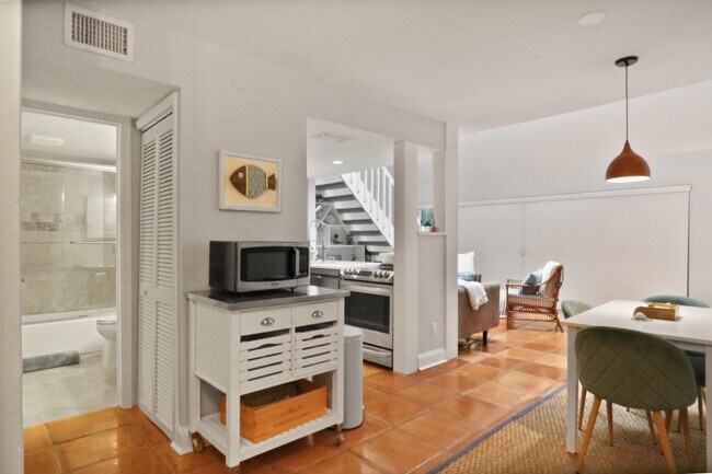 Building Photo - 1605 S US Hwy 1