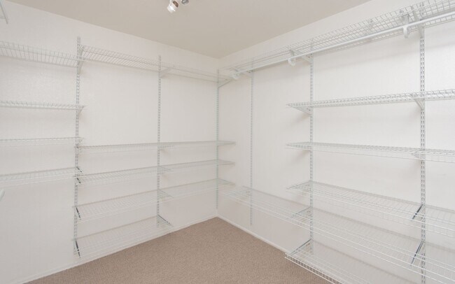 Building Photo - 4637 Park Dr