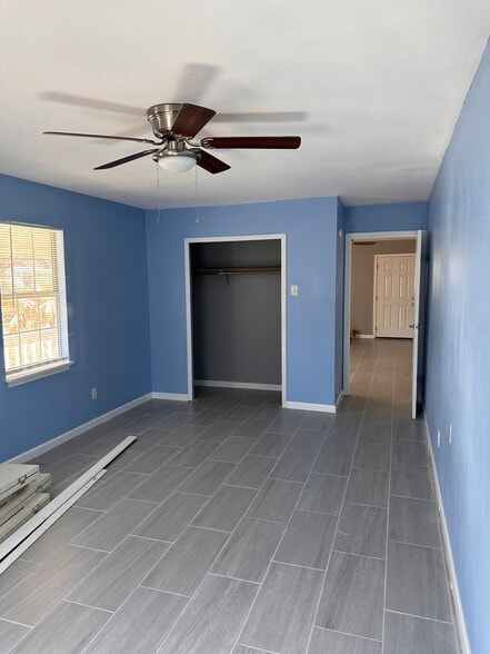 Building Photo - 343 Village Dr