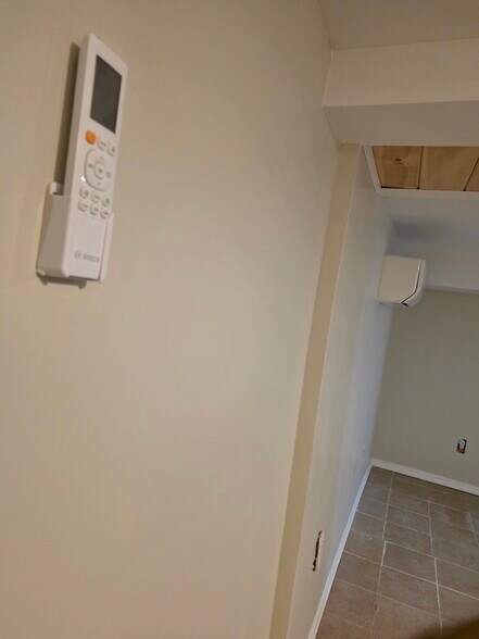 Building Photo - 1770 Park Ave