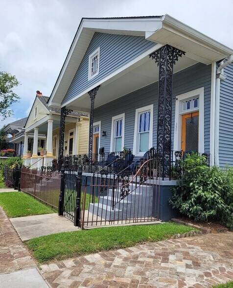 Building Photo - 3501 Annunciation St