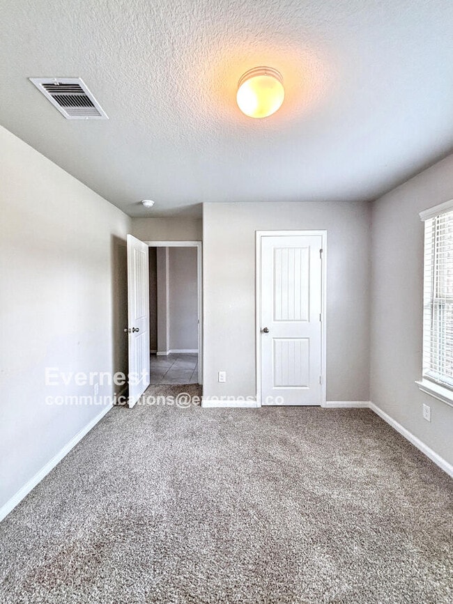 Building Photo - 7418 Highland Chase Dr