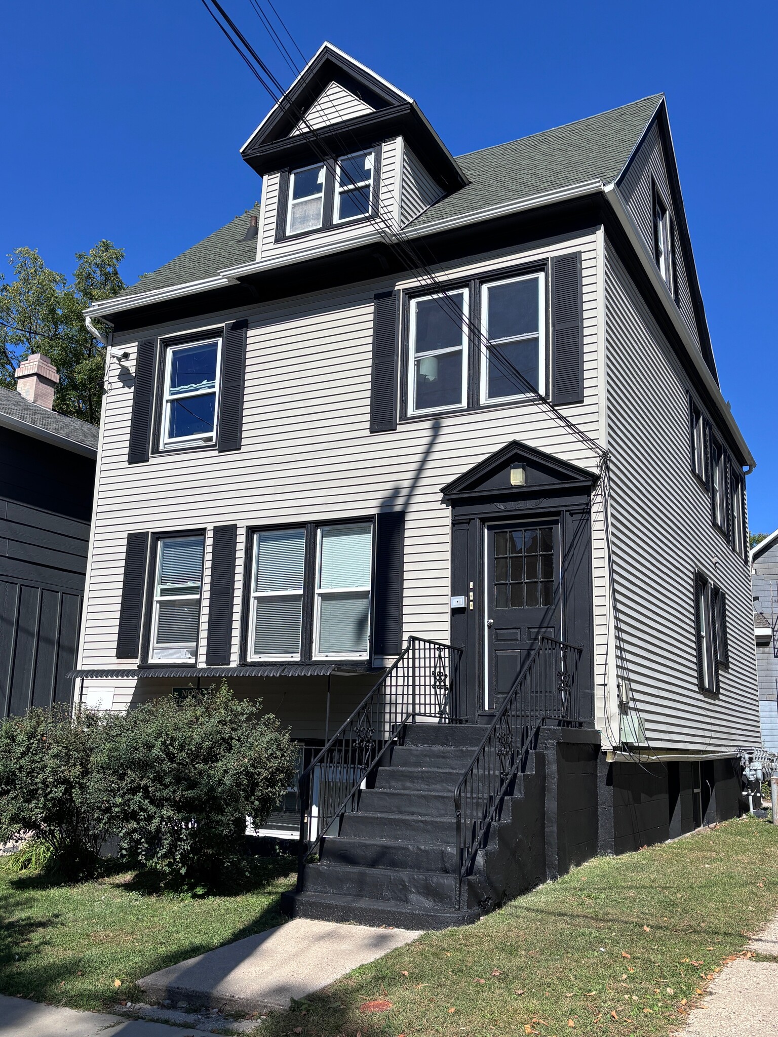 Building Photo - 121 N Hancock St