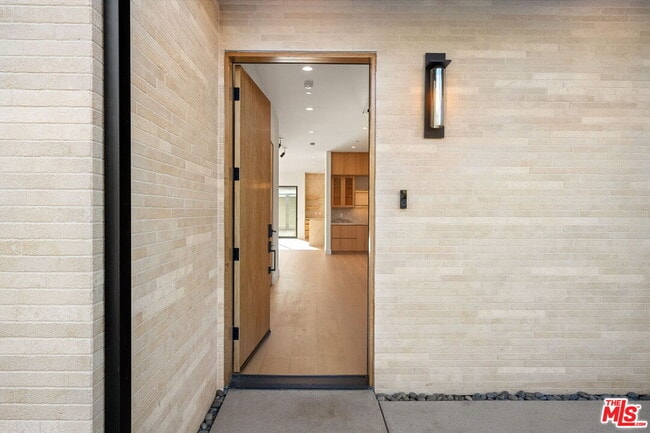 Building Photo - 3517 Redwood Ave