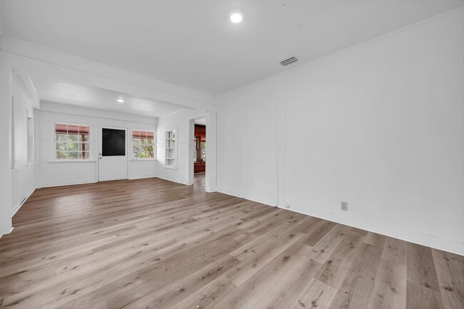 Building Photo - For Rent – Mobile, AL