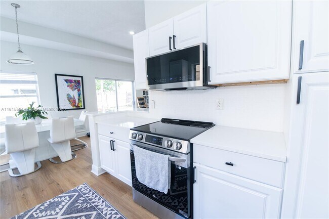 Building Photo - 23060 Sunfield Dr