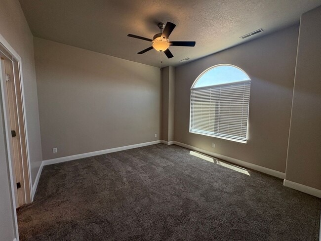 Building Photo - Townhome in Hurricane