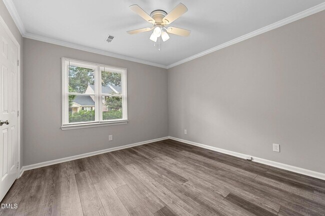 Building Photo - 5501 Sharpe Dr