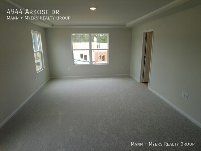 Building Photo - 4944 Arkose Dr
