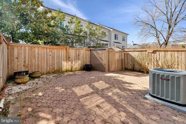 Building Photo - 8505 Jeffersonian Ct