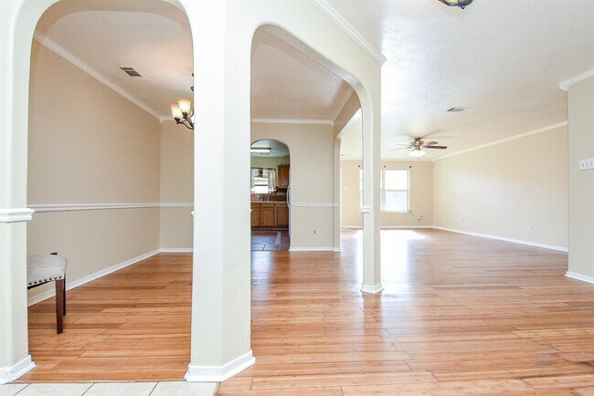Building Photo - 11102 Kentington Oak Dr