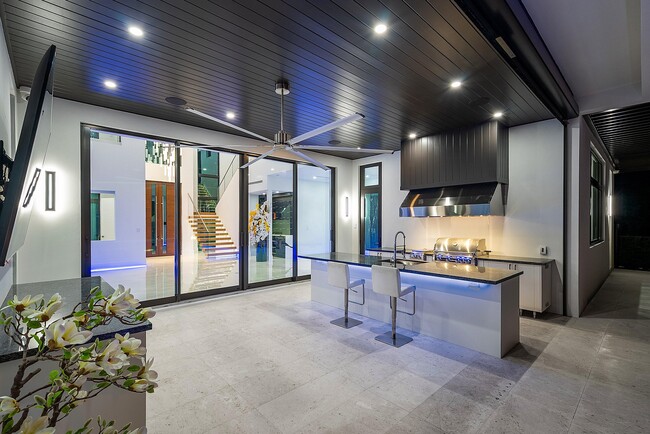 Building Photo - 2650 NE 48th Ct