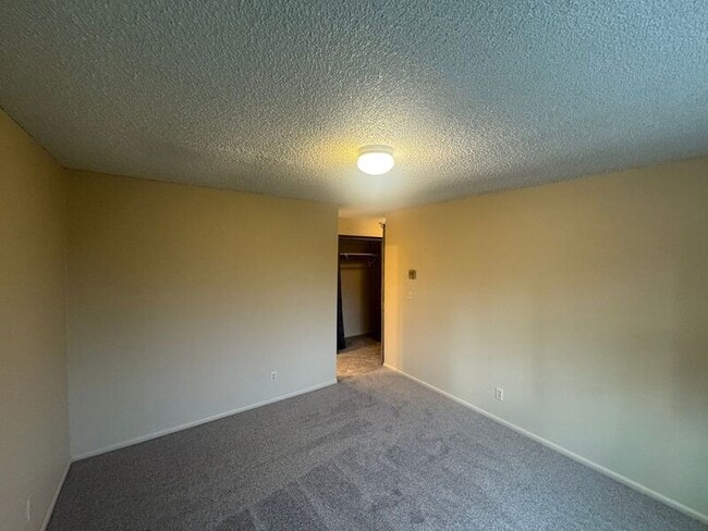 Building Photo - 2685 12th Pl SE