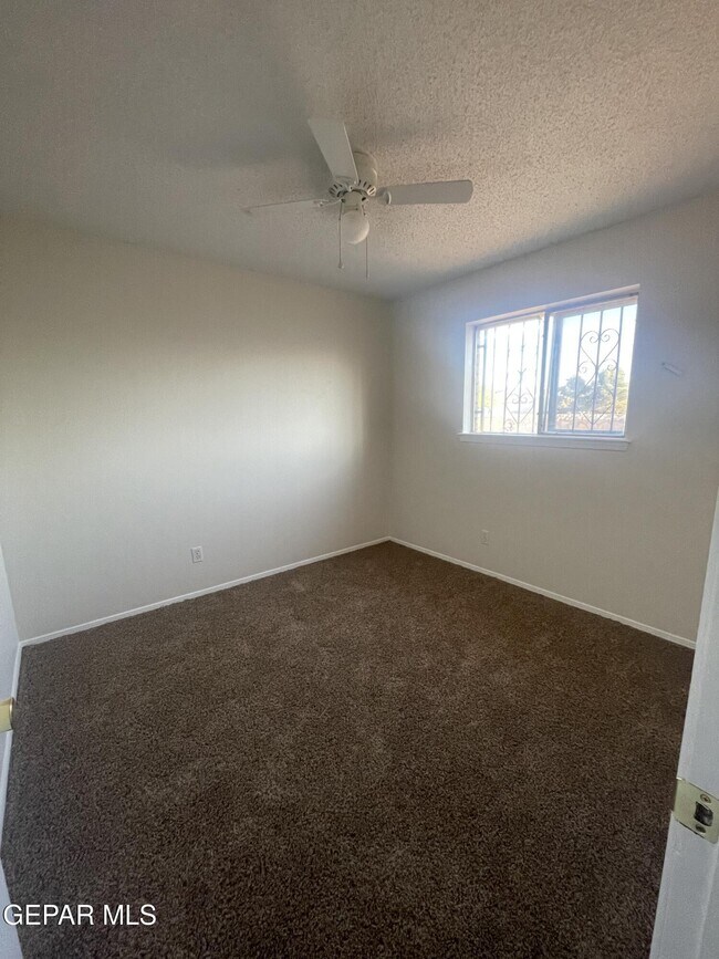 Building Photo - 5761 Longview Dr