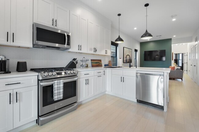 Building Photo - 143 Trenton St